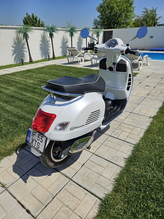 VESPA   300  GTS