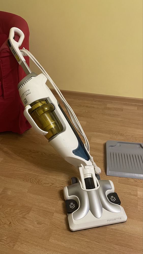 Rowenta-Aspirator vertical cu mop abur