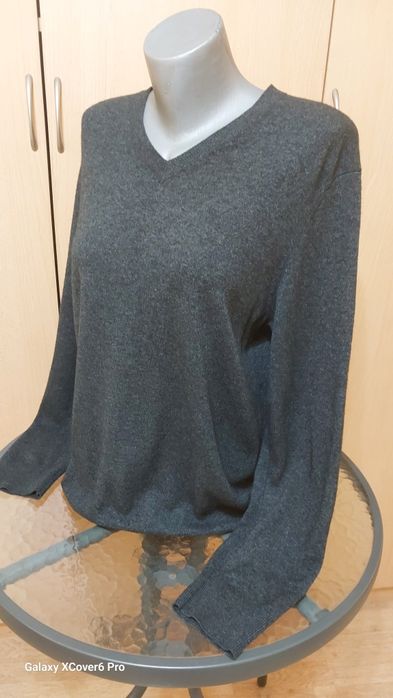 Мъжки пуловер Uniqlo.100 %кашмир. Размер М/L