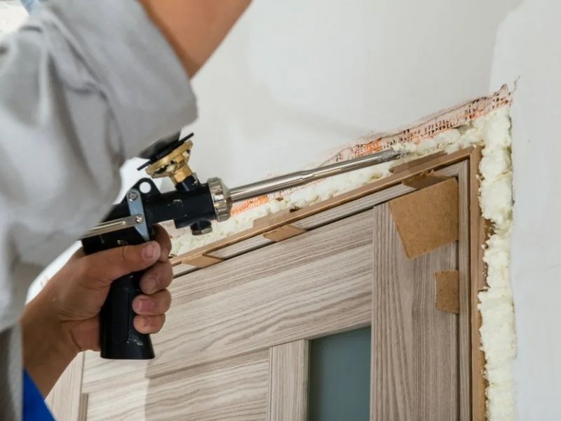 Установка межкомнатных дверей 10 000 тг