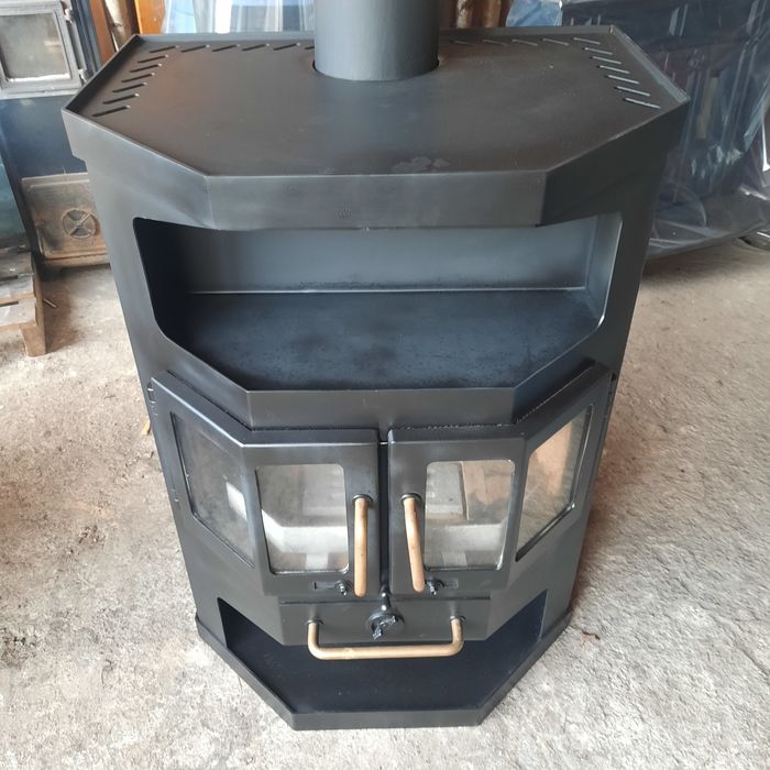 Soba tip șemineu de 8 kw ,focar șamotat