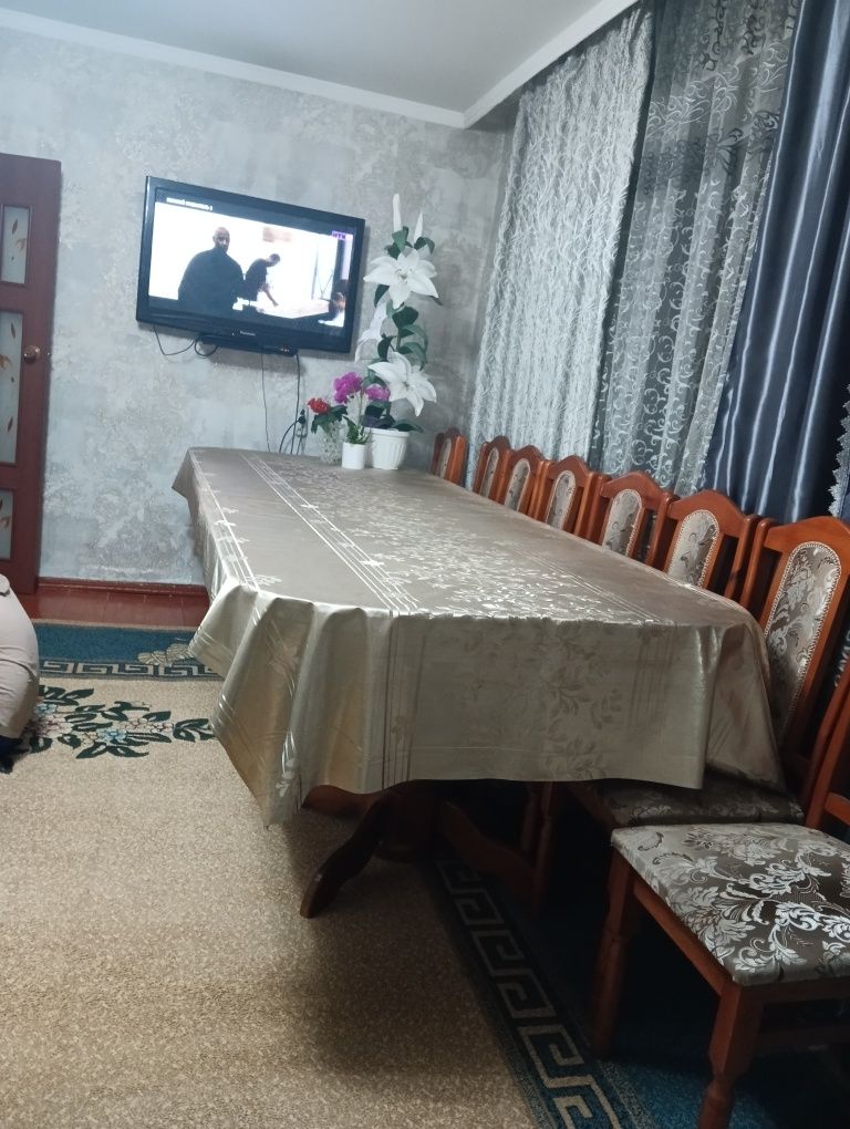 Продам стол в хорошем состояний
