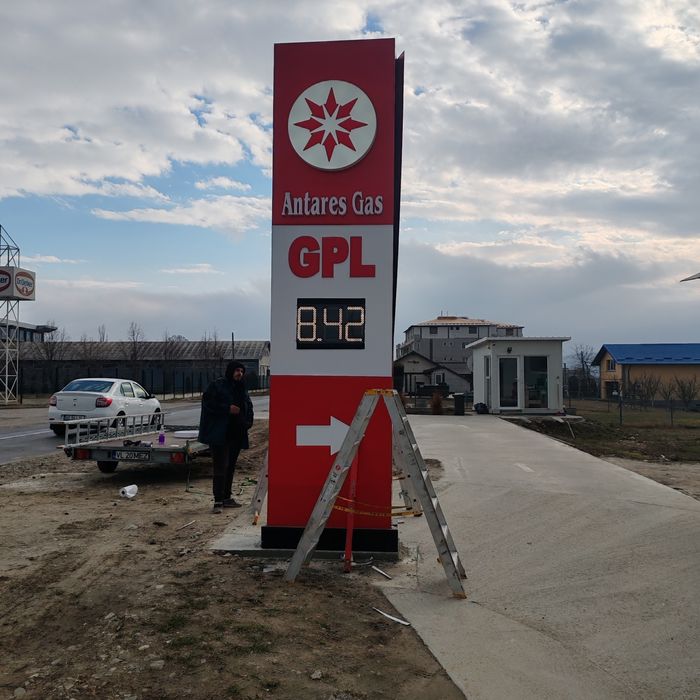 Reclame luminoase ,Litere volumetrice