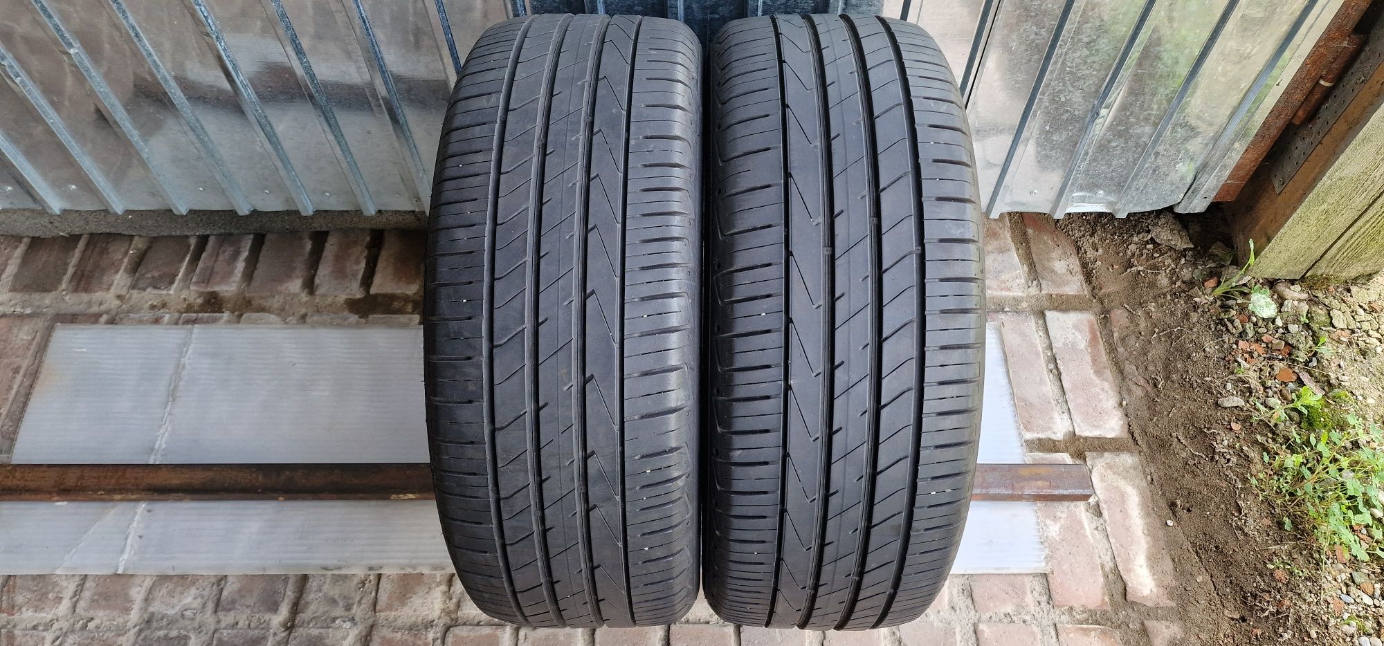 245/45 R19 - 2 anvelope - Hankook - de vara - 6mm+