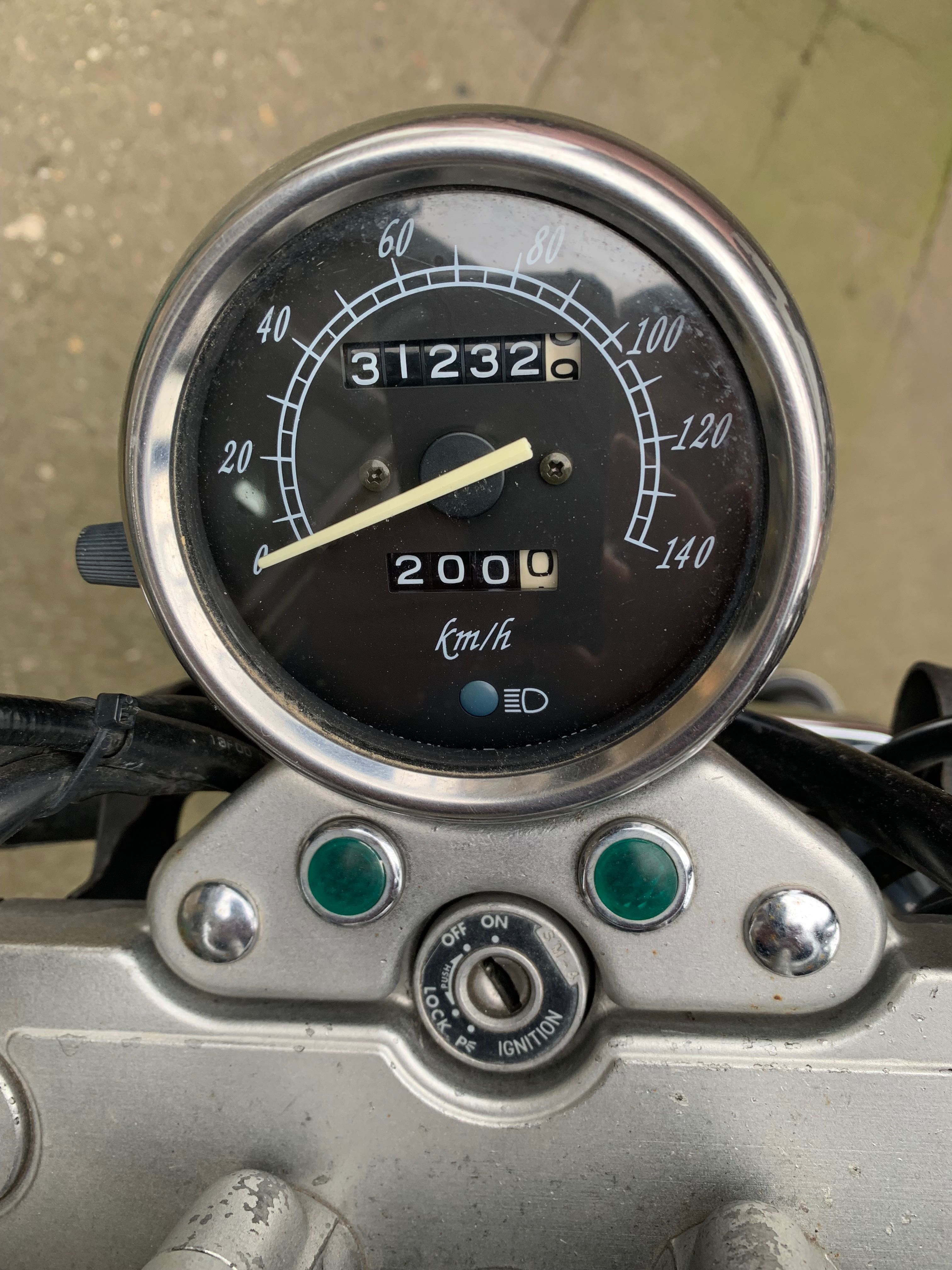 Vând motocicletă Suzuki