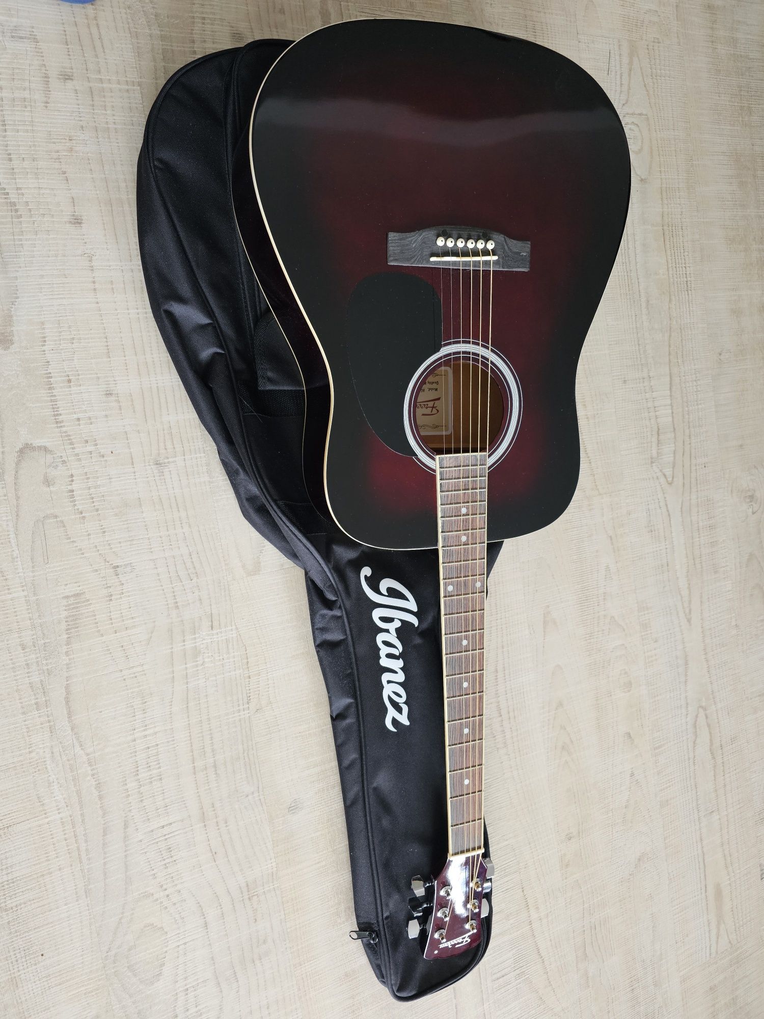 Chitara acustica Freedom AG-300-WRS 4/4