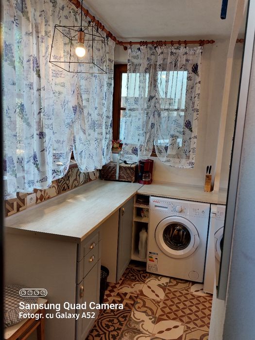 casa cu 2  apartamente, curte cu parcare și un spatiul comercial