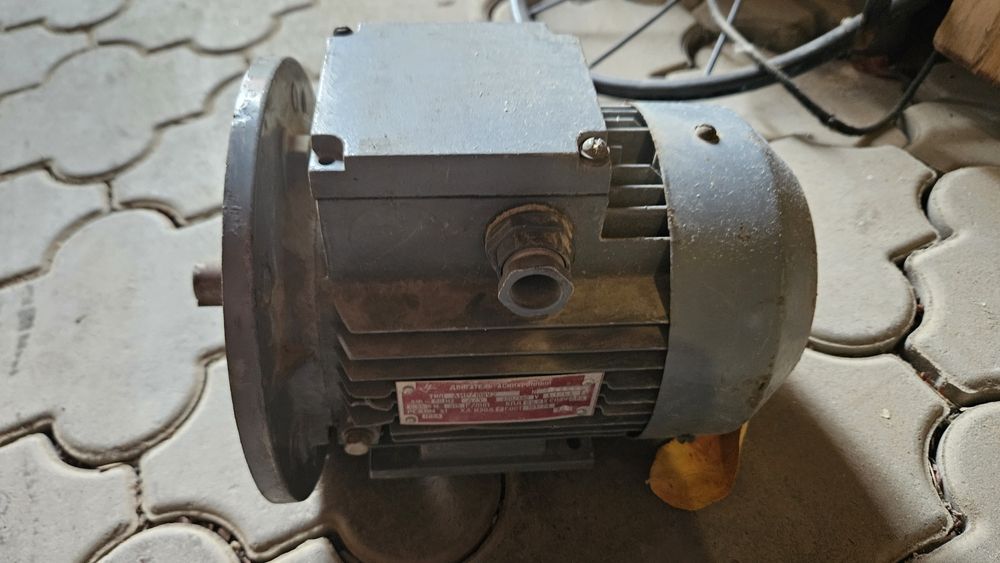 МОСЭЛЕКТРОМАШ АИР71В6У2 Электродвигатель асинхронный трёхфазный общего