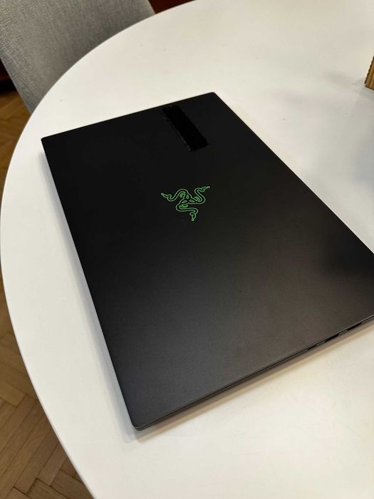 Razer Blade 15 (2019) - Advanced - I7 - RTX 2070 -Tastatura Scandinava
