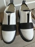 Vand pantofi Dr.Martens.Sunt doar probati.