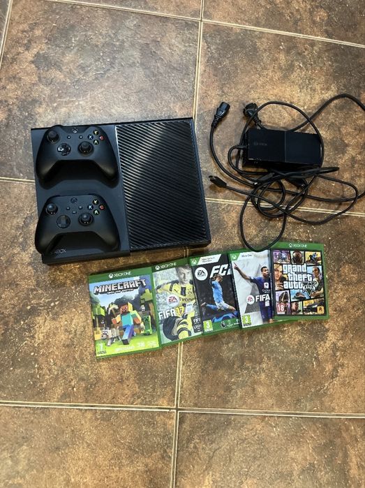 XBOX ONE 1TB+2 controller+fifa23/17/24+minecraft+gta5