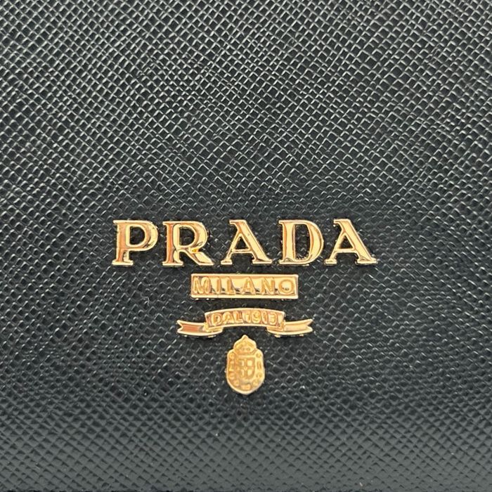 Prada Bifold Saffiano дамски портфейл като нов