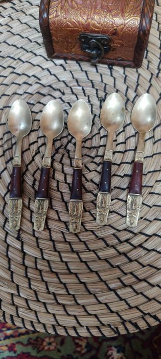 Қадимги қошиқлар бешта