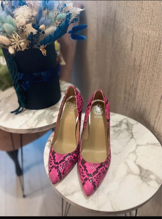 Pantofi Guess marimea 36