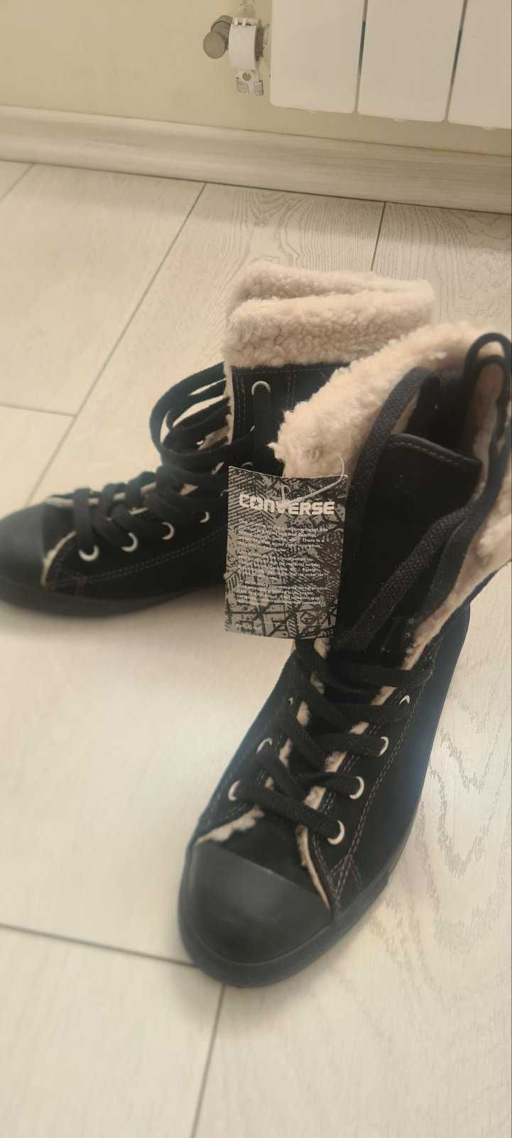 Черни кецове Converse от естествен велур