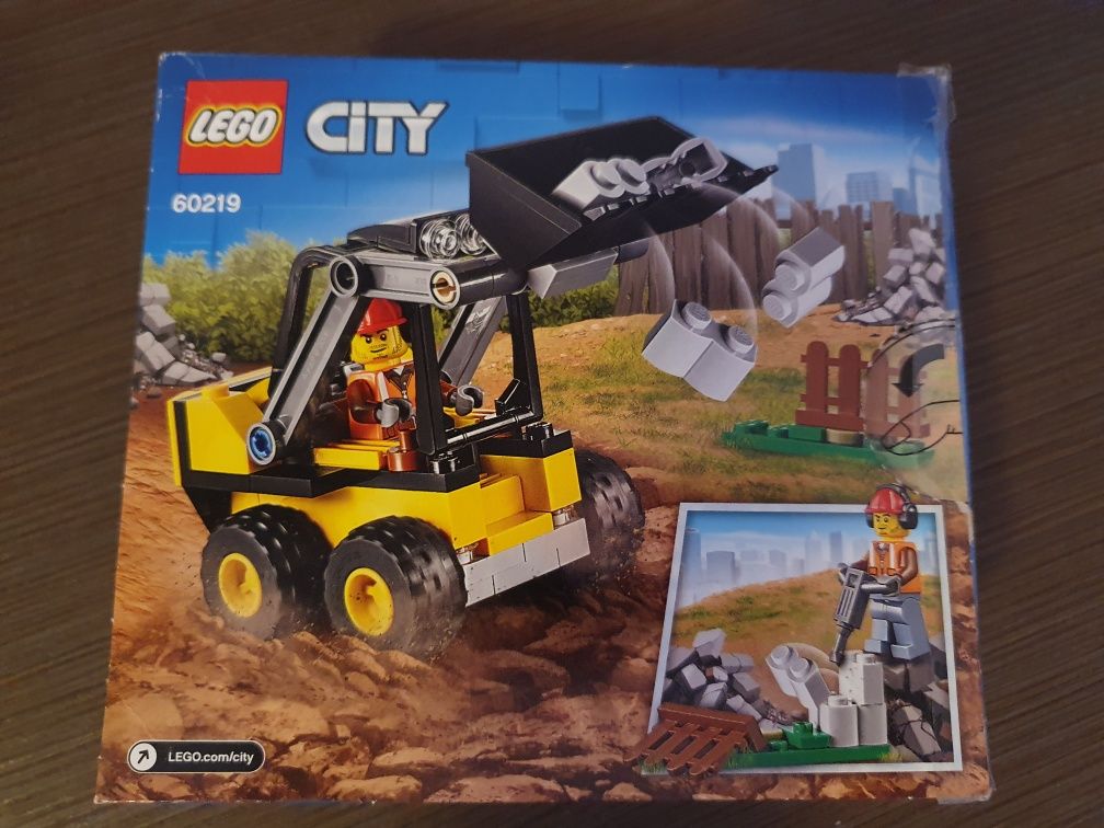 Lego City 60219 excavator