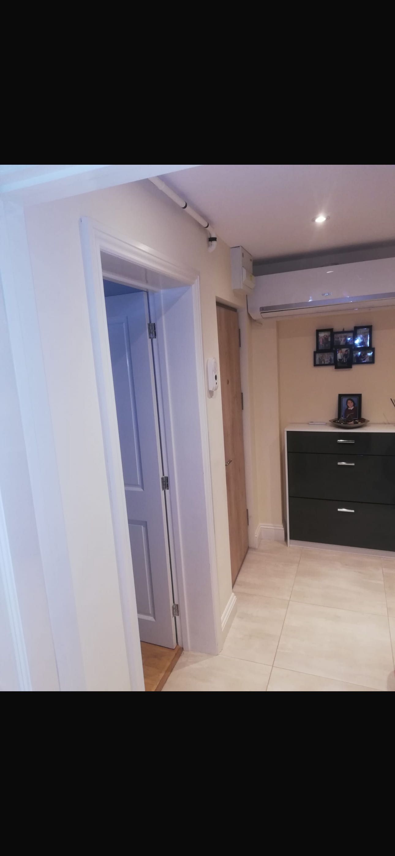 De vânzare apartament cu 3 camere decomandat zona centru .