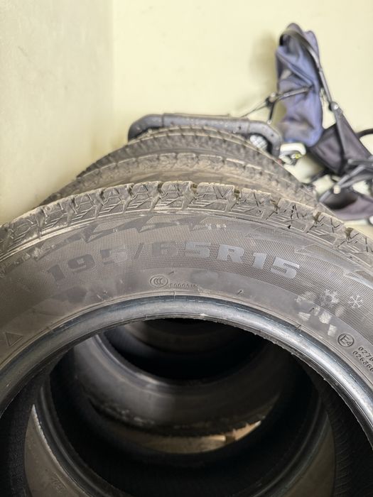 Зимние шины почти новые в отличном состоянии