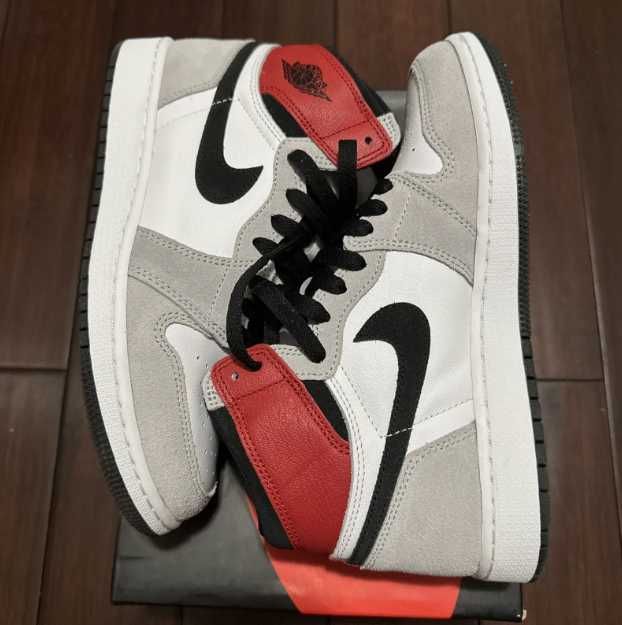 Air Jordan 1 Retro High OG "Light Smoke Grey"