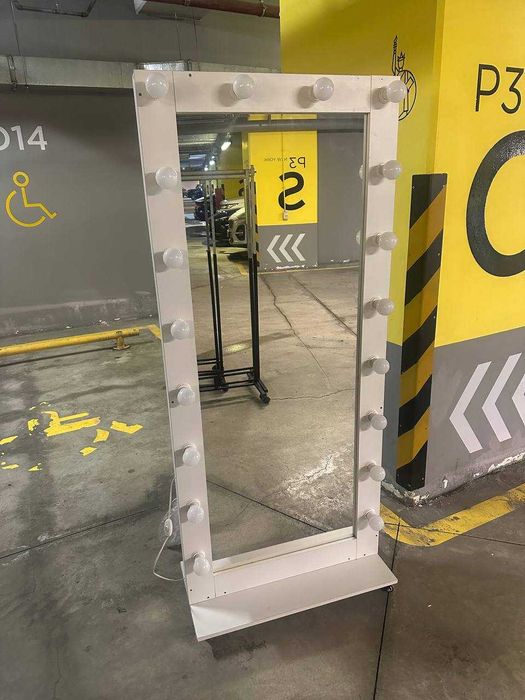 Аренда зеркала с лампочками  для визажиста\гримерных на мероприятия