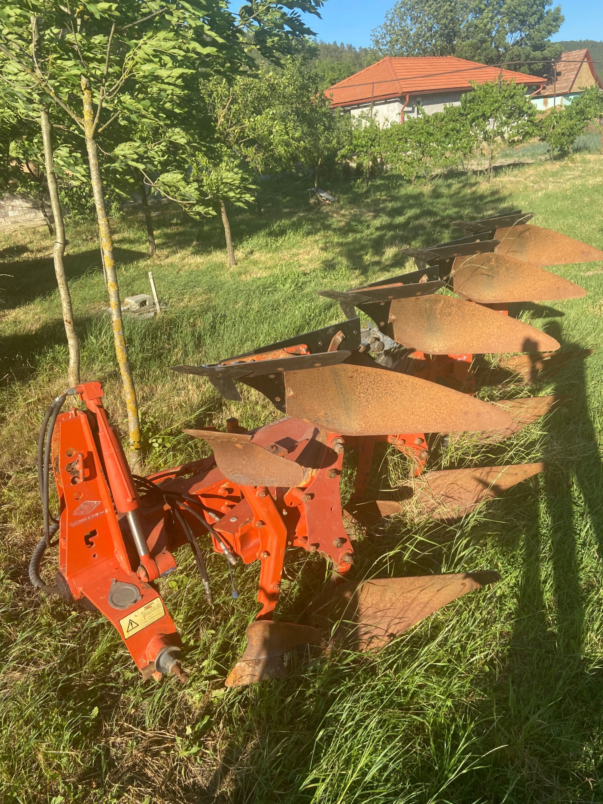 Remorca socomatp-gruau 10T cu o axa + plug kuhn master 120