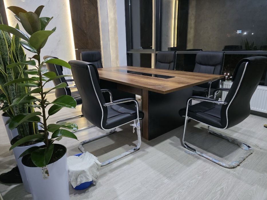 konferensiya. seminar stoli  стол для совещаний стол переговоров