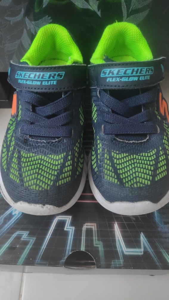 Продавам - детски маратонки Skechers Vorlo номер 26