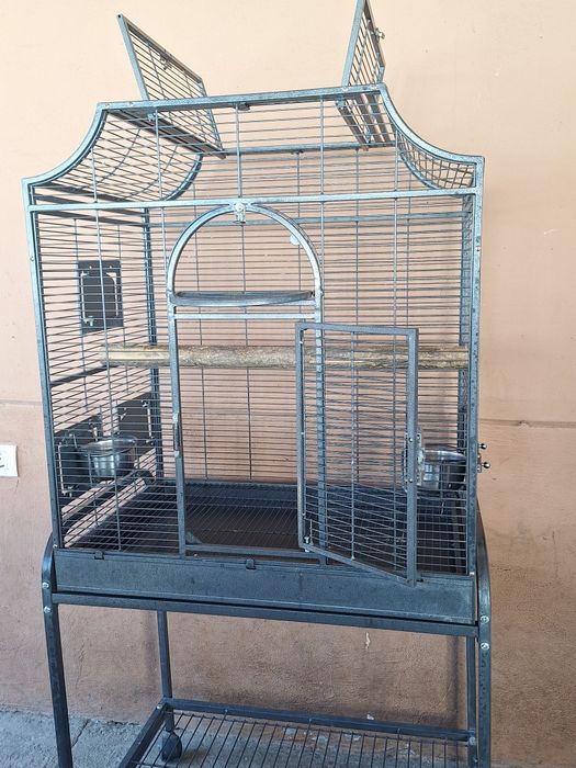 Vand colivie , voliera, cusca pentru pasari  papagali