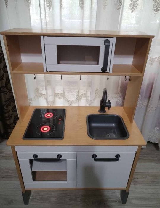 Vând bucătărie de jucărie