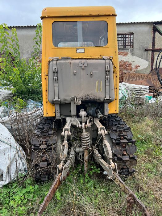 Продавам верижен трактор Т 60 В