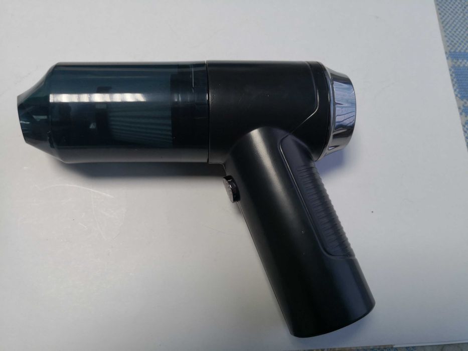 Mini aspirator auto portabil