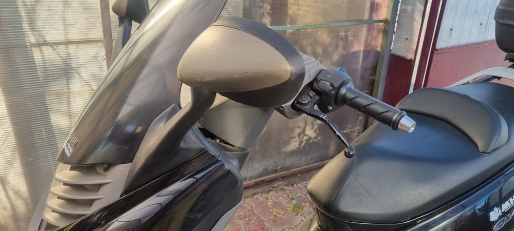 Vând scuter Peugeot Elystar