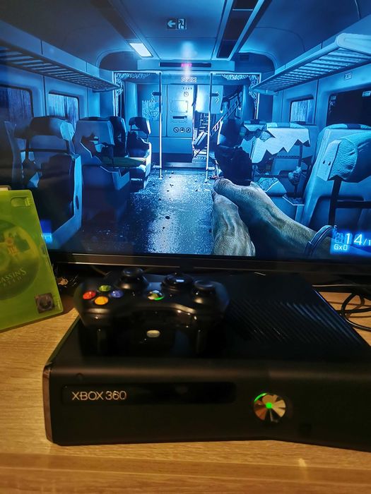 Xbox 360 S конзола  3 джойстика