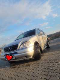 Vând Mercedes Ml An 2000 clima funcțională propietar