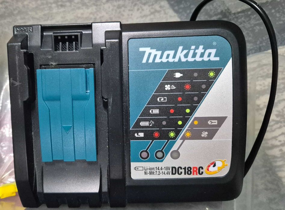 MAKITA: Kit 2 acumulatori Li-Ion(18V-5Ah) + incarcator inteligent!