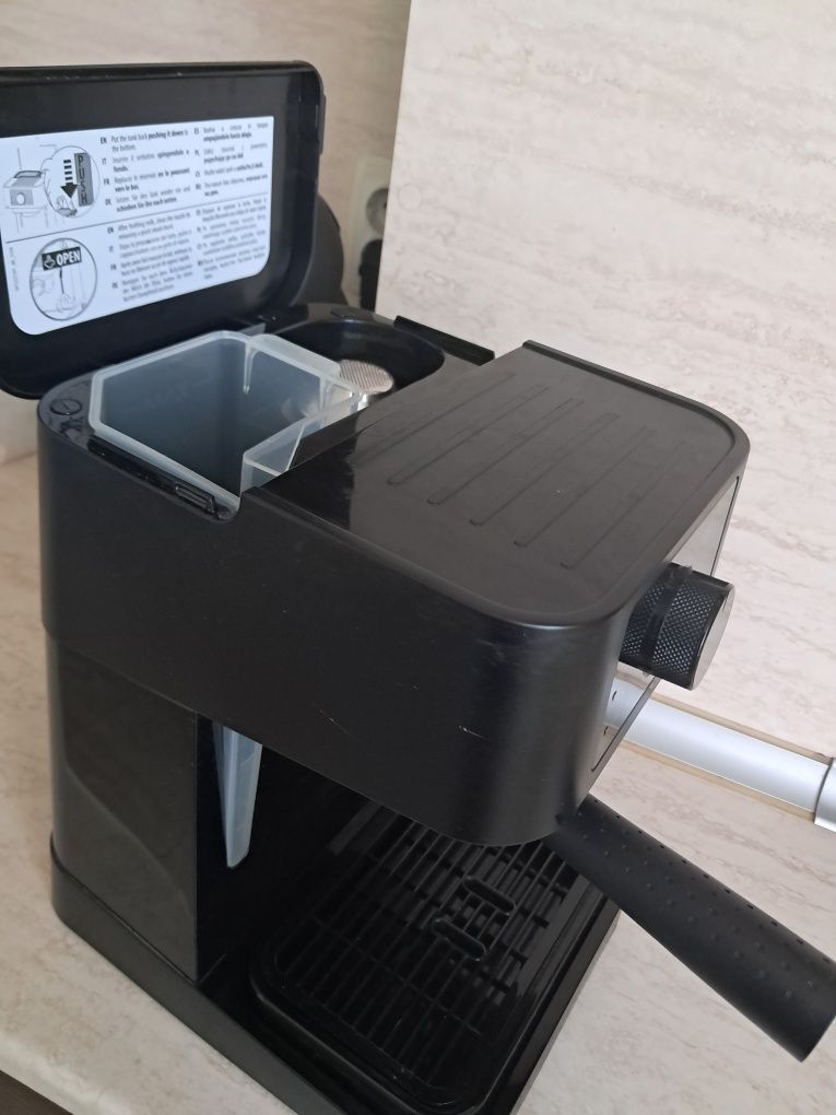 Кафемашина DeLonghi EC230.BK