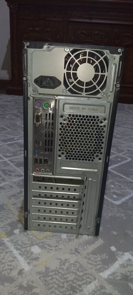 Офисный компьютер