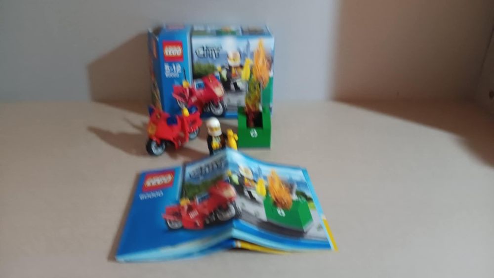 Lego City 60000 Пожарникарски мотоциклет.