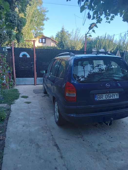 Vînd opel  zafira
