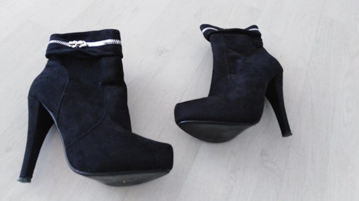 vand botine,fashion,piele,import,calitate.