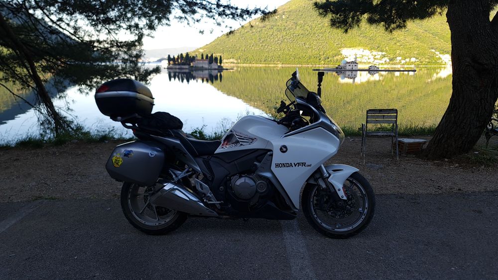 Vand Honda Vfr 1200 f din 2010 accesorizata full.