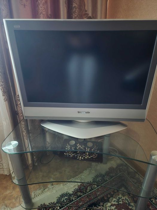 Телевизор Panasonic c подставкой