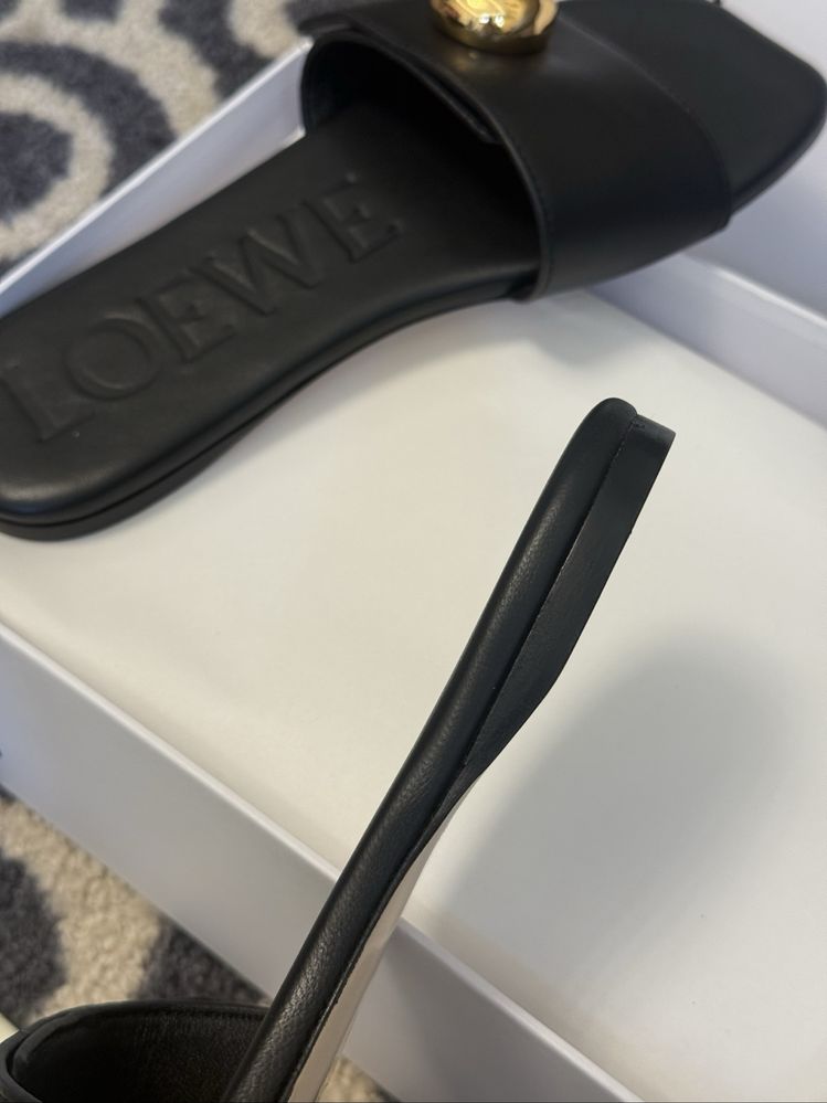 Papuci Loewe