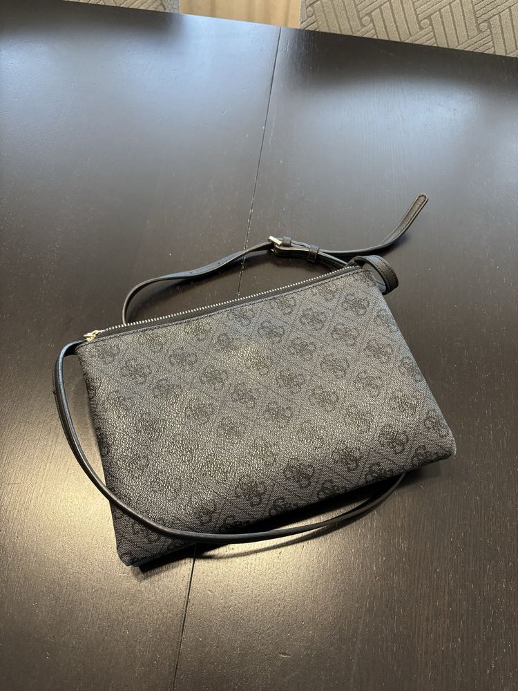 Дамска чанта Guess