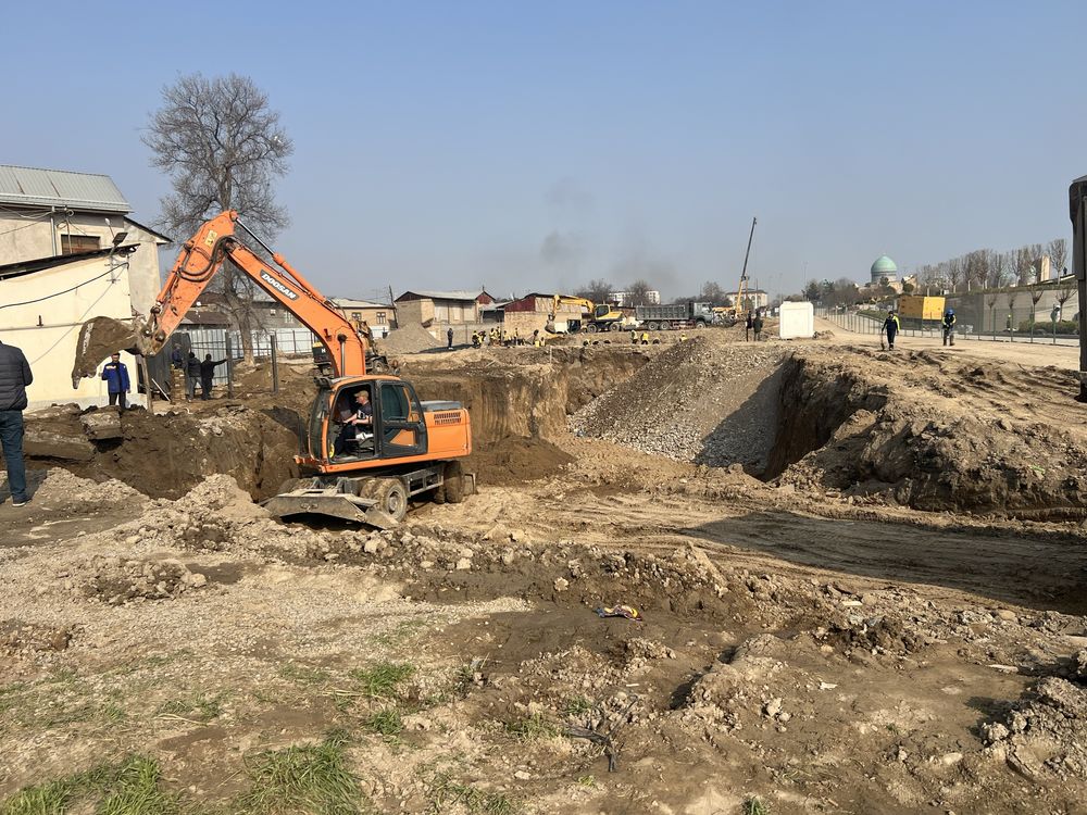 Экскаватор хизмати. Услуги экскаватора, разработка грунта котлована.