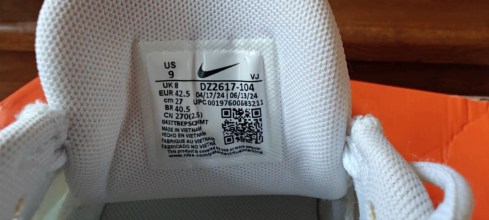 Vând Nike Metcon 9 Alb/Volt - Mărimea 42.5 - NOI, originali