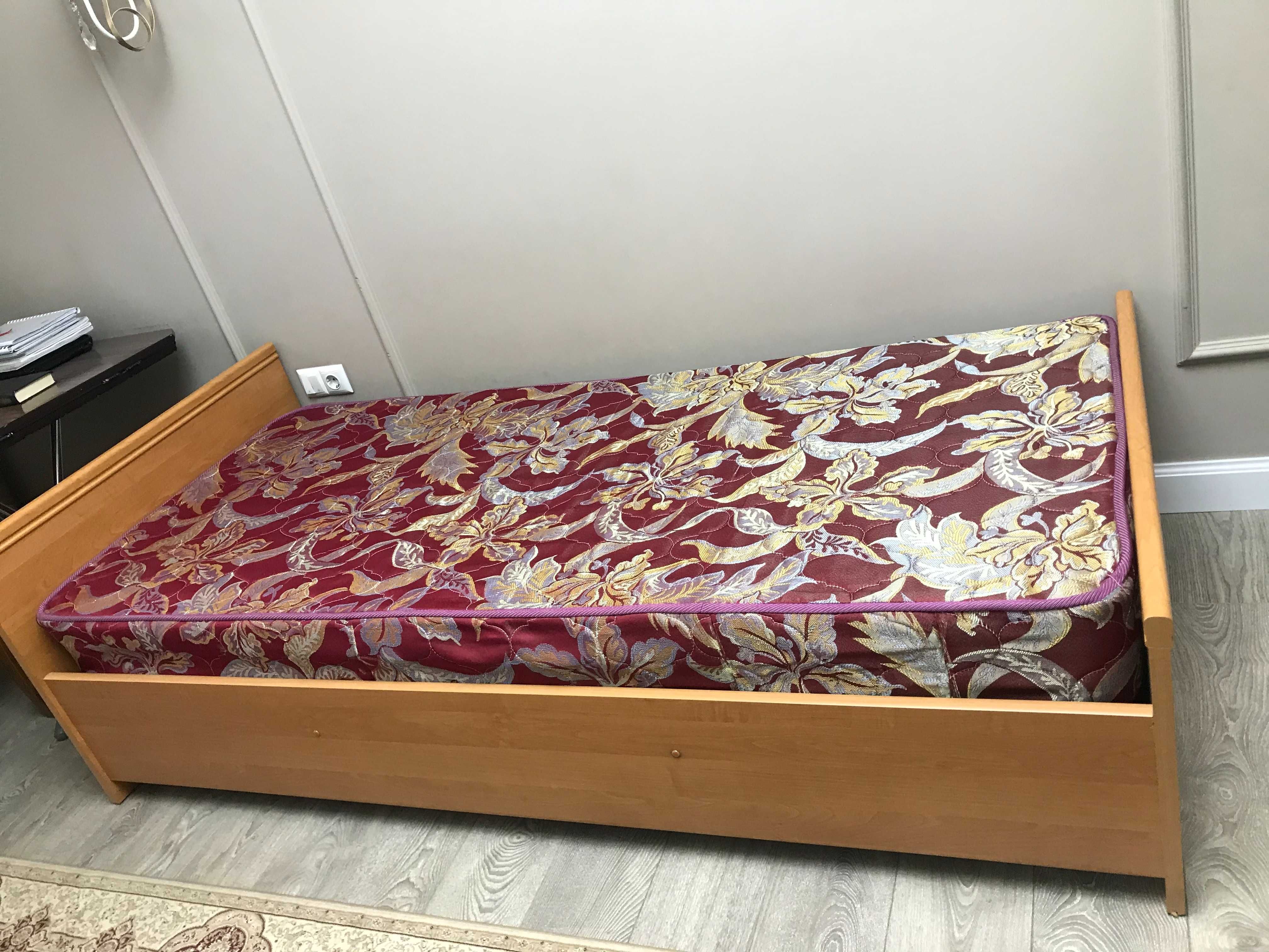 кровать односпальная с матрасом