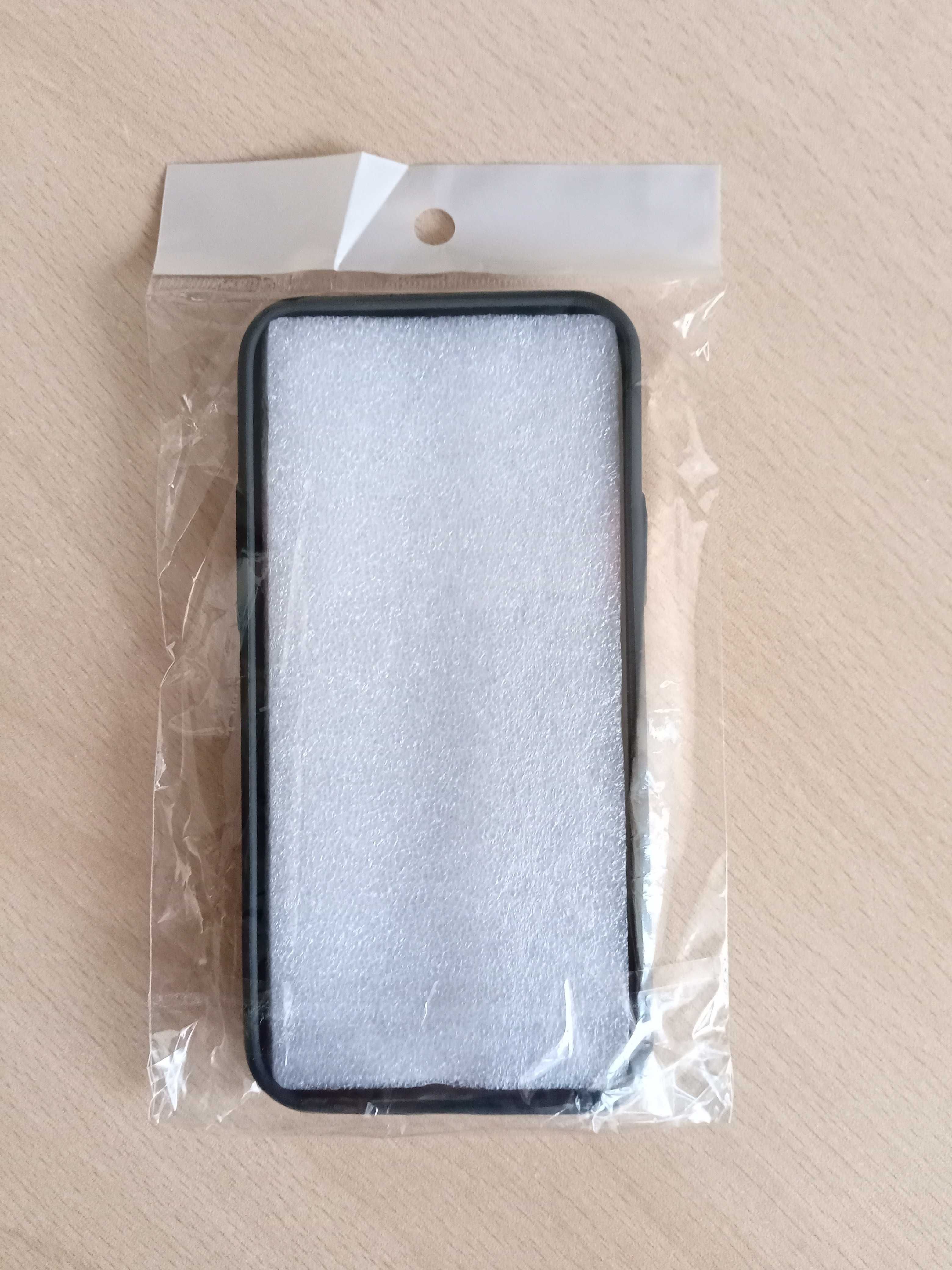Продавам силиконов гръб и стъклен протектор за iPhone 12Pro