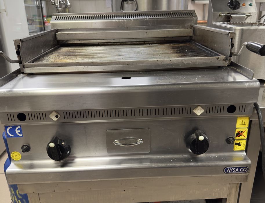 Продавам скара на газ с вулканичен камък