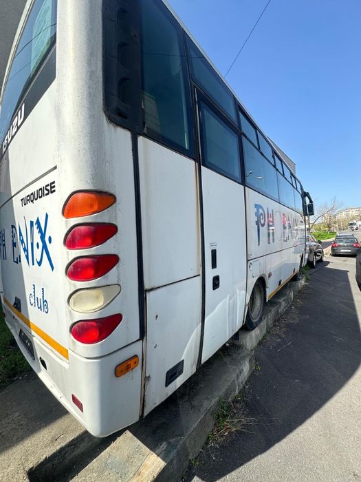 Isuzu turquoise Microbuz